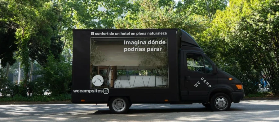 La original campaña de wecamp que lleva el confort de la naturaleza al asfalto de Madrid y Barcelona