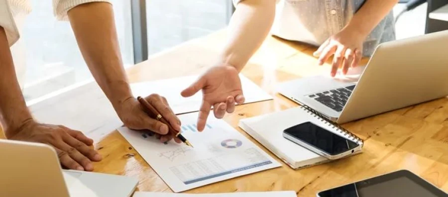 Más allá del CPC: cómo una estrategia de Performance Marketing real impacta en tu cuenta de resultados