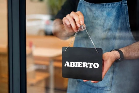 Aperturas, traslados y cierres: los tres momentos en los que se rompe la presencia local