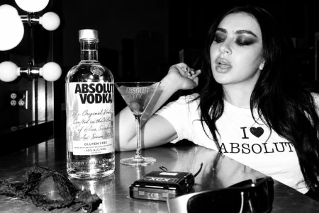 Absolut y Charli XCX unen fuerzas en una colaboración de dos años que conecta música y cultura pop