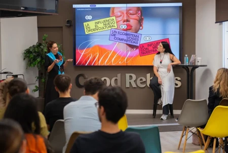 El 61% de los consumidores confía en las recomendaciones de influencers, frente al 38% que confía en contenido generado por marcas